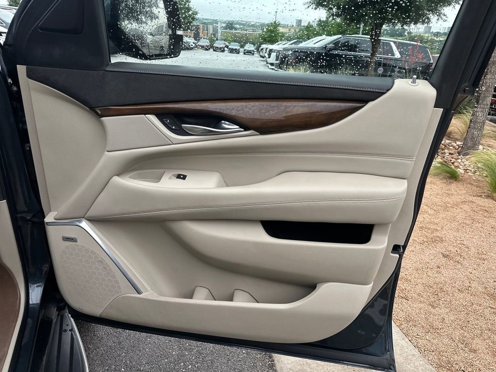 Used 2020 Cadillac Escalade ESV Luxury RWD image 38