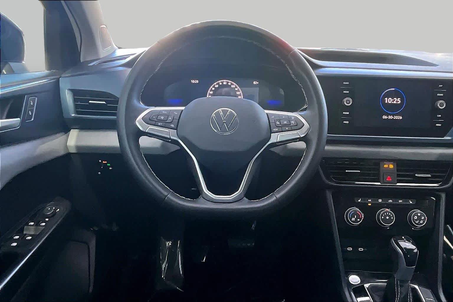 Certified 2023 Volkswagen Taos SE FWD image 6