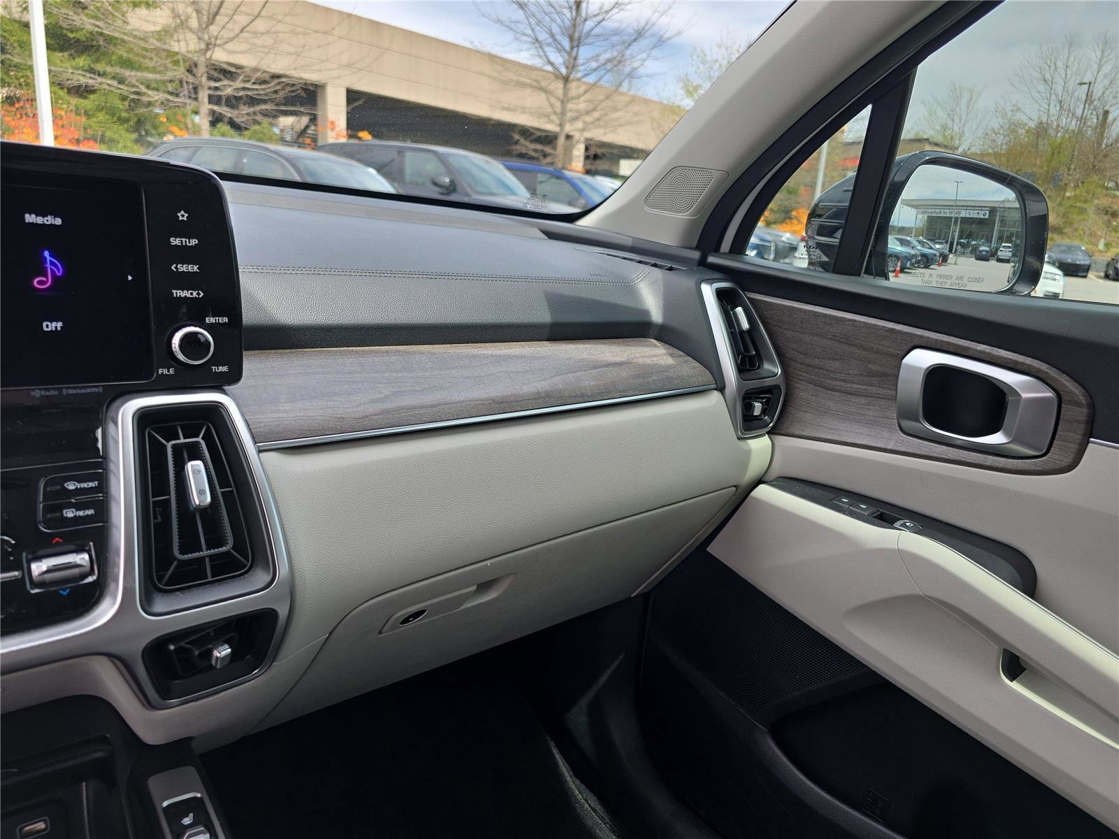 Used 2022 Kia Sorento EX w/ Panoramic Sunroof Package image 24