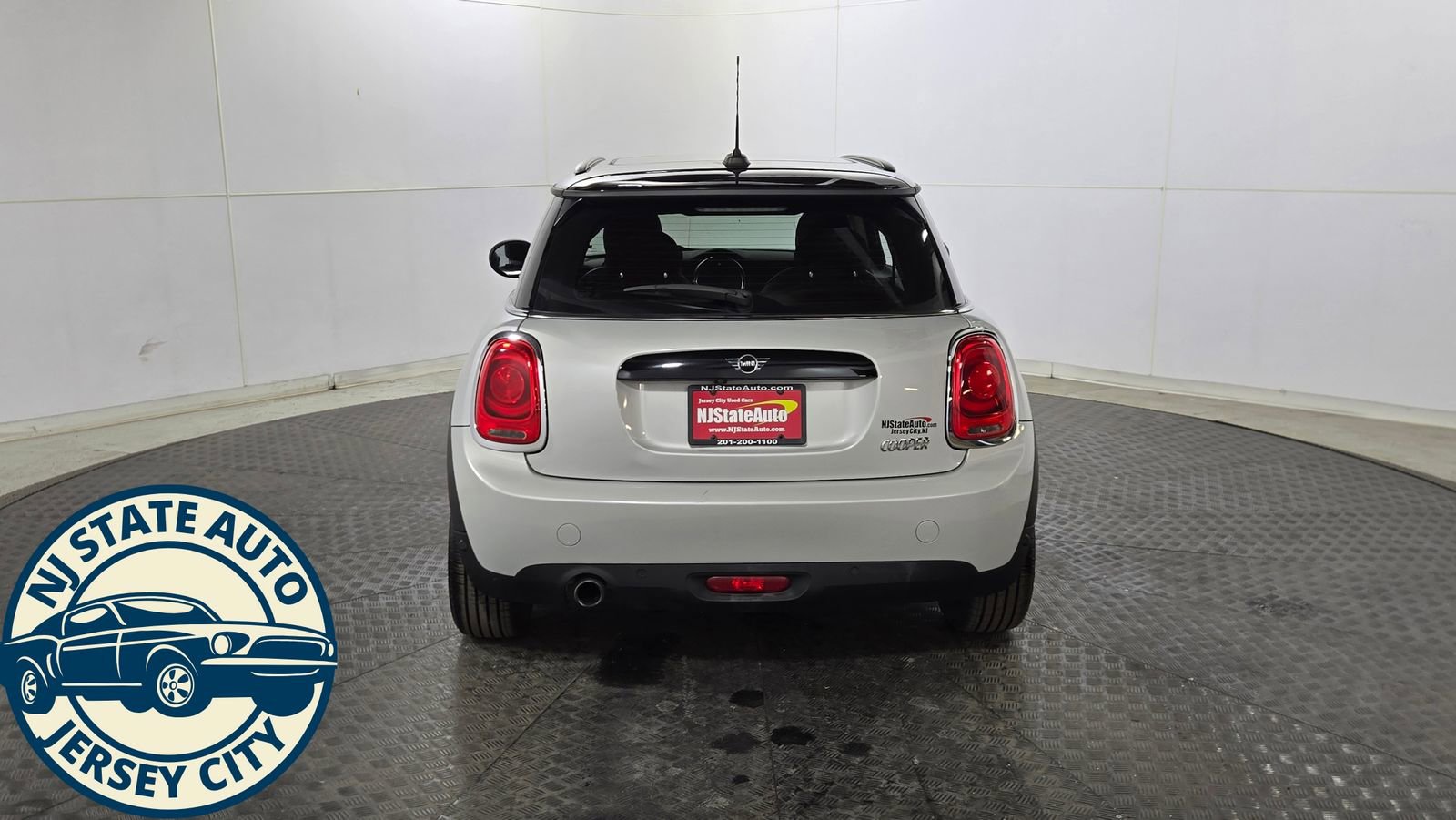 Used 2019 MINI Cooper 2-Door Hardtop FWD image 5