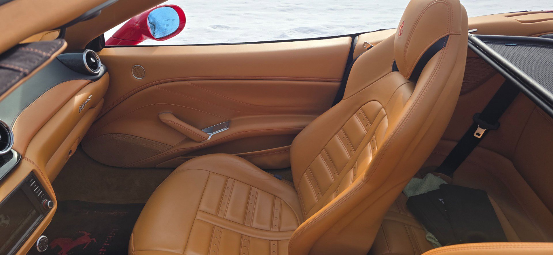 Used 2015 Ferrari California T RWD image 19