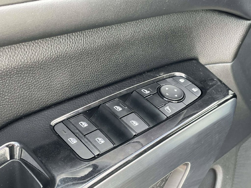 Used 2022 Nissan Pathfinder SL AWD/4WD image 18