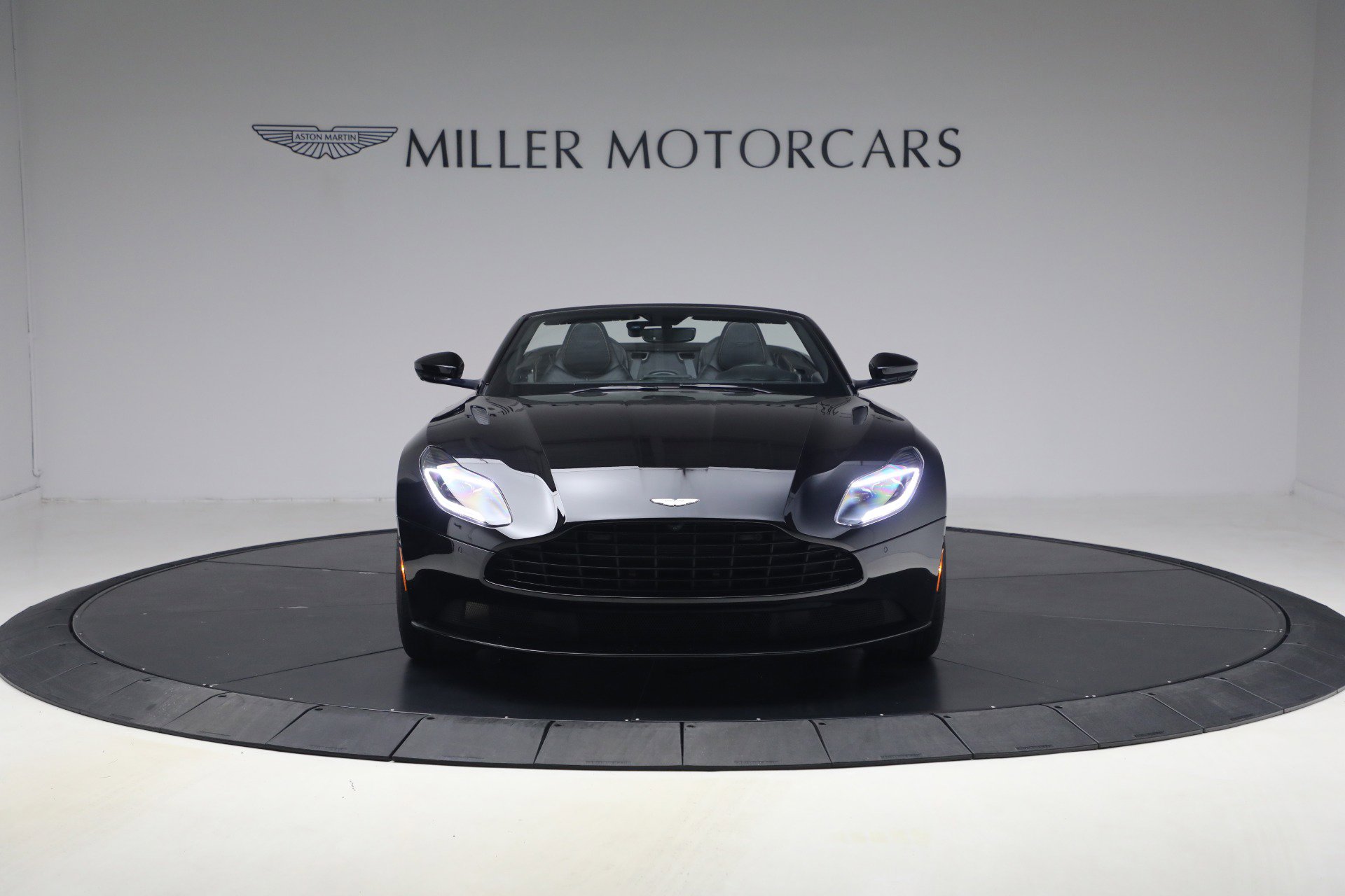 Used 2020 Aston Martin DB11 Volante image 12