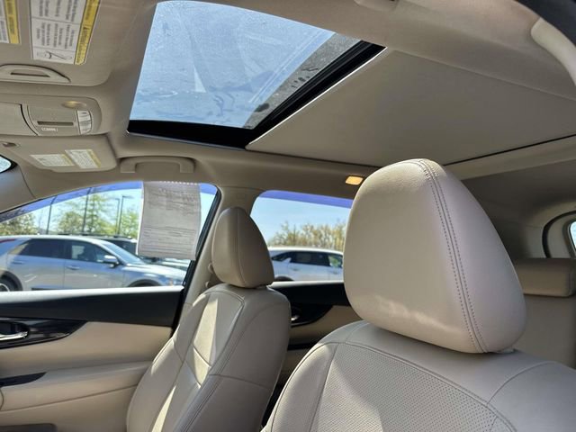 Used 2017 Nissan Rogue SL w/ SL Premium Package image 14