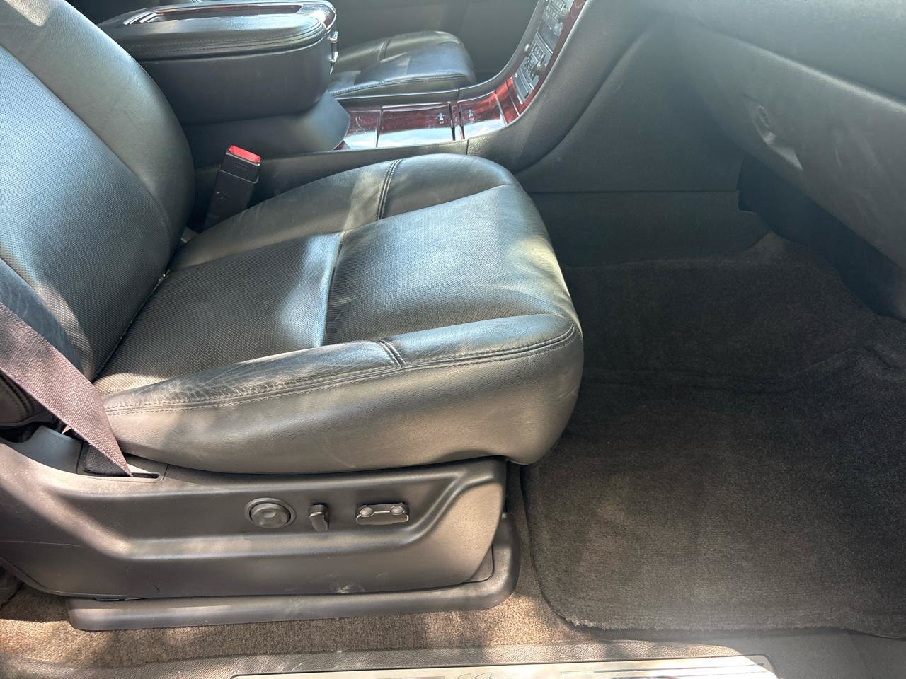 Used 2014 Cadillac Escalade Luxury AWD/4WD image 21