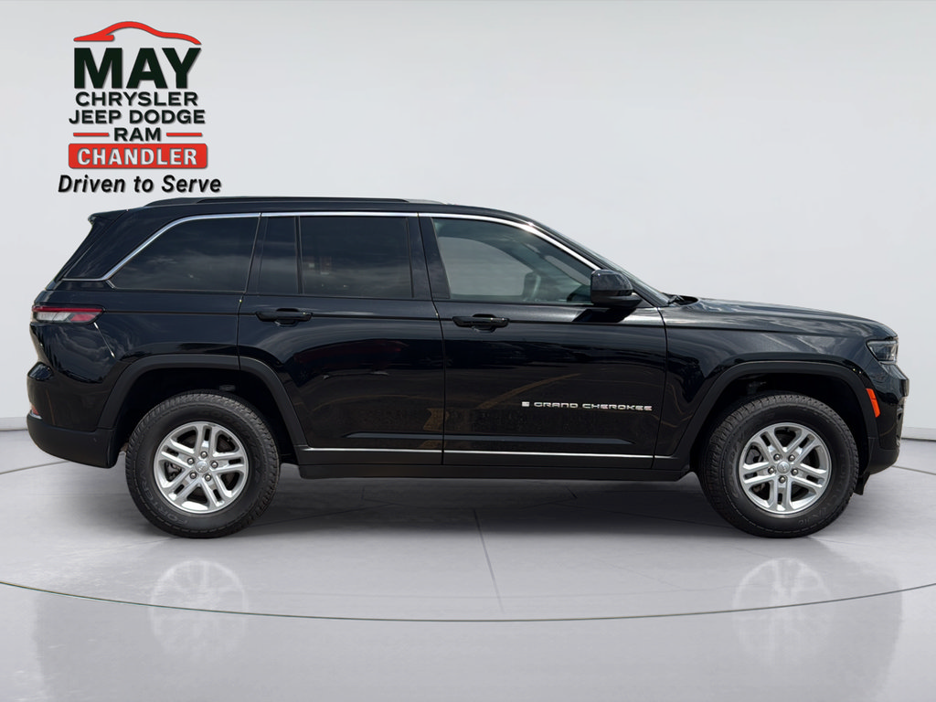 Certified 2024 Jeep Grand Cherokee Laredo w/ Trailer Tow Package AWD/4WD image 8
