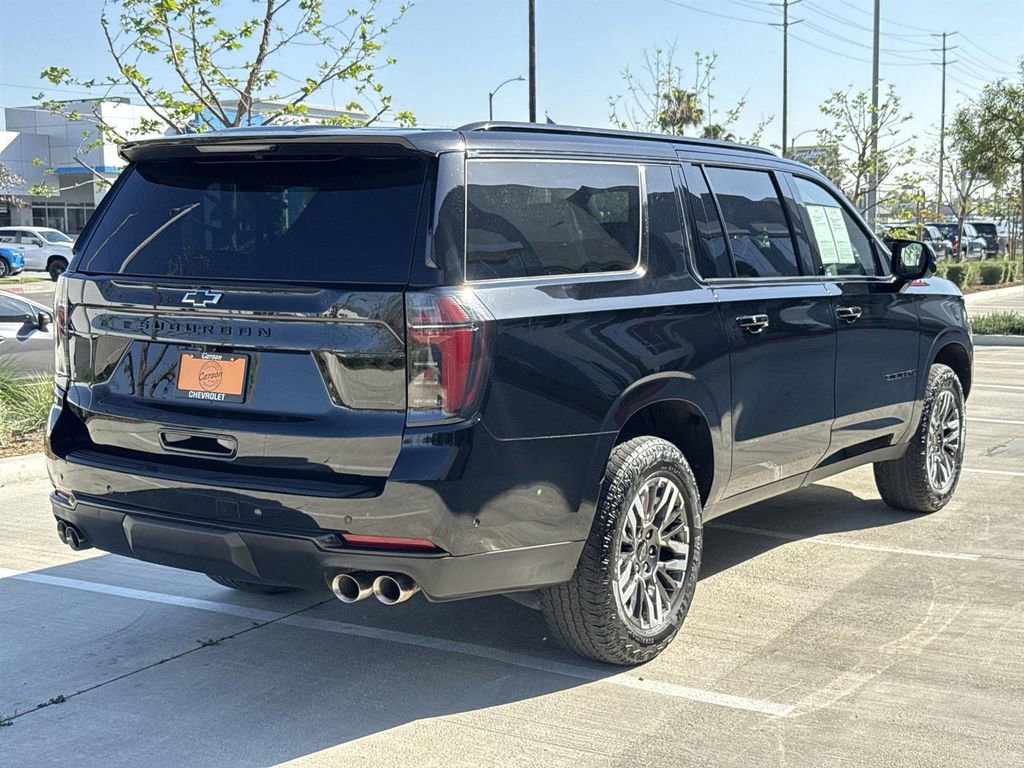 Used 2025 Chevrolet Suburban Z71 image 3