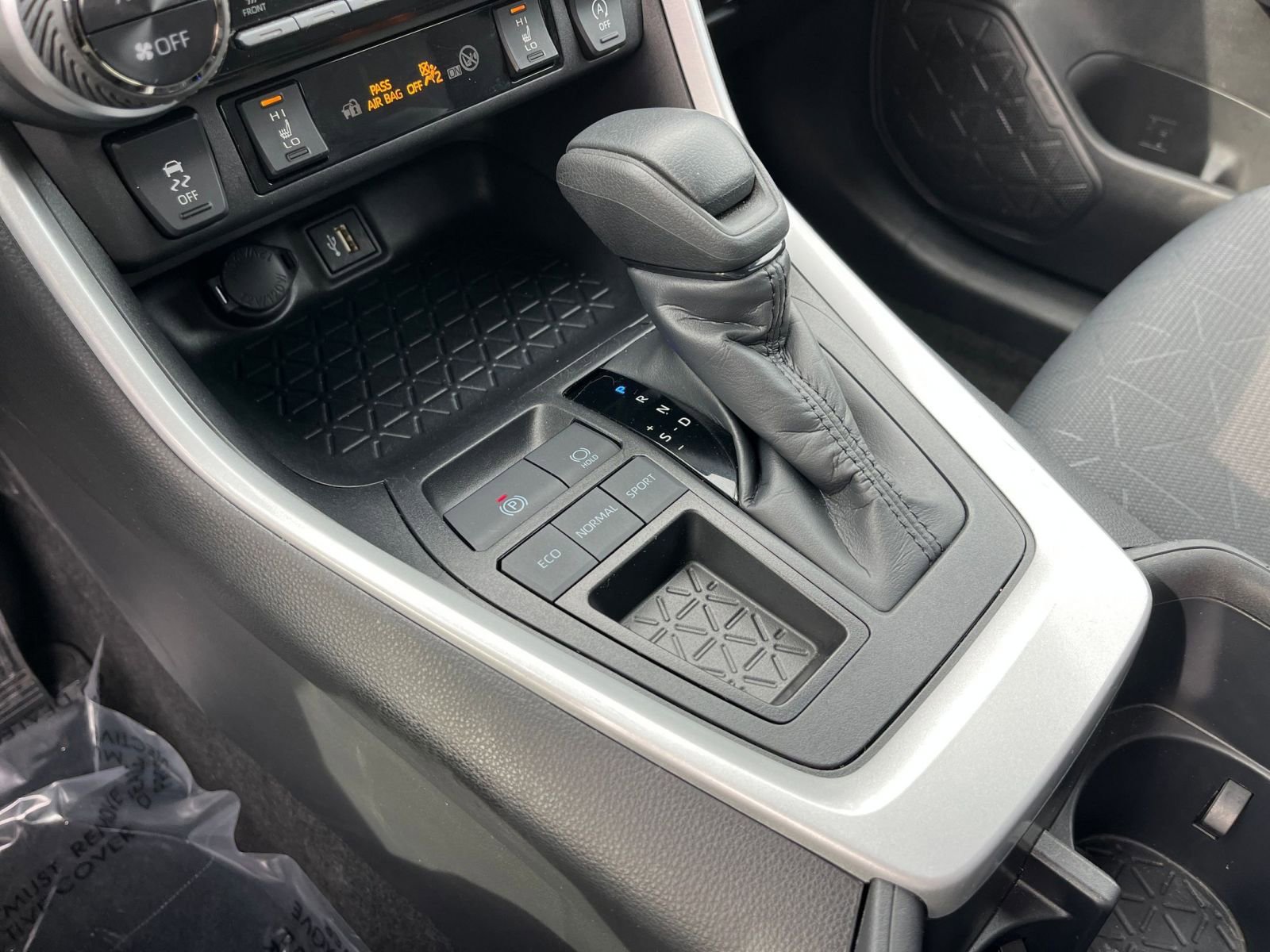 Used 2025 Toyota RAV4 XLE image 41