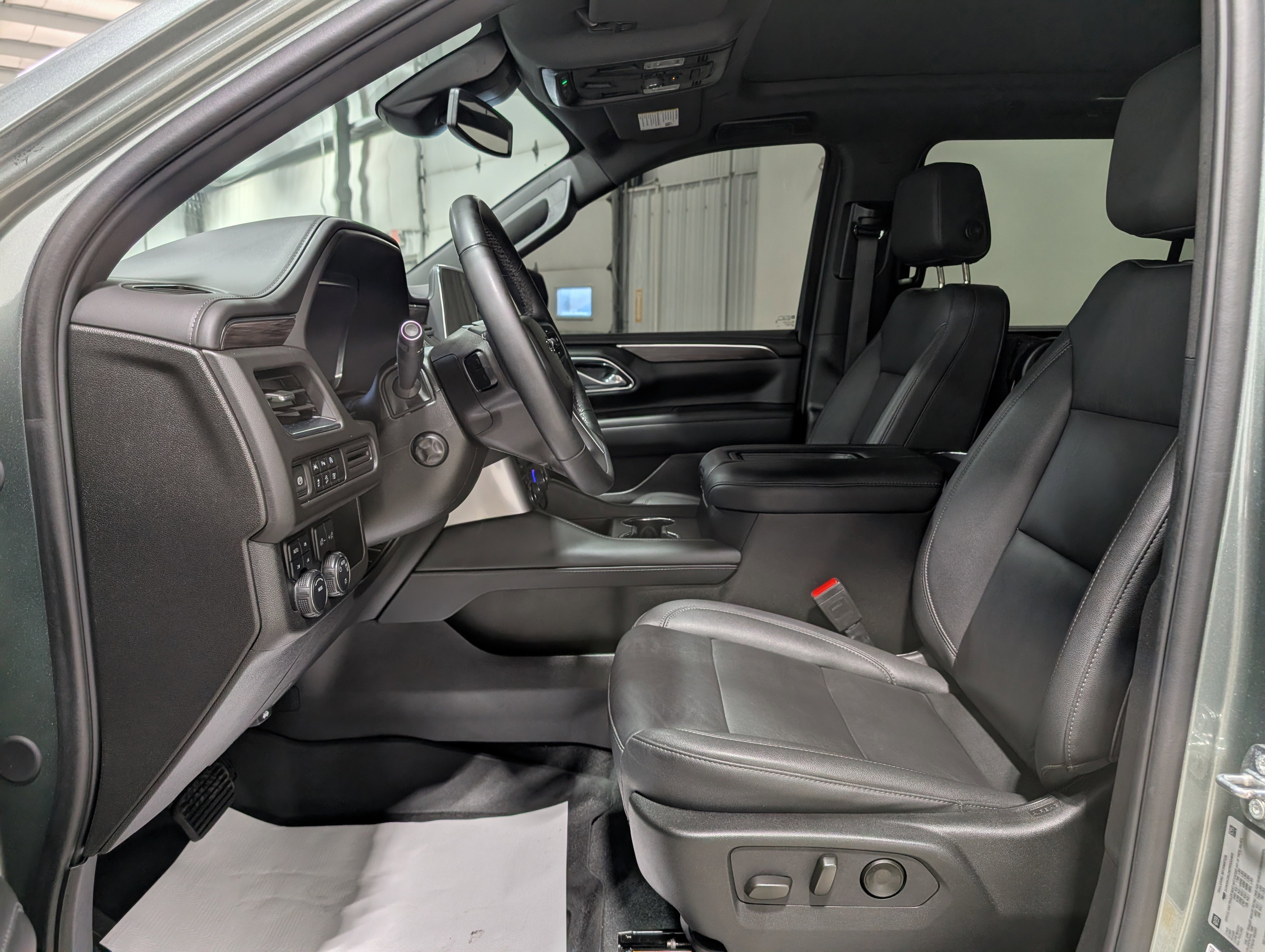 Used 2023 Chevrolet Suburban Z71 w/ Luxury Package image 16