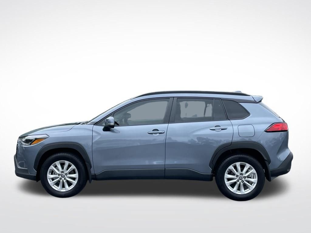 Used 2023 Toyota Corolla Cross LE FWD image 2