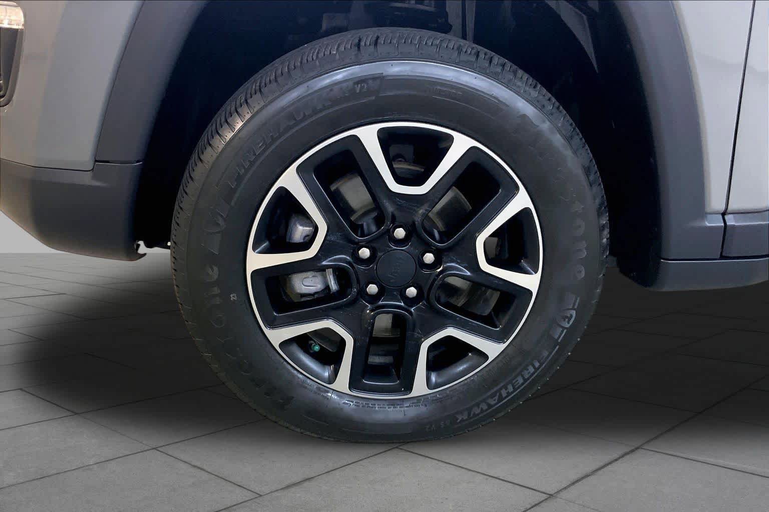 Used 2019 Jeep Compass Trailhawk AWD/4WD image 9