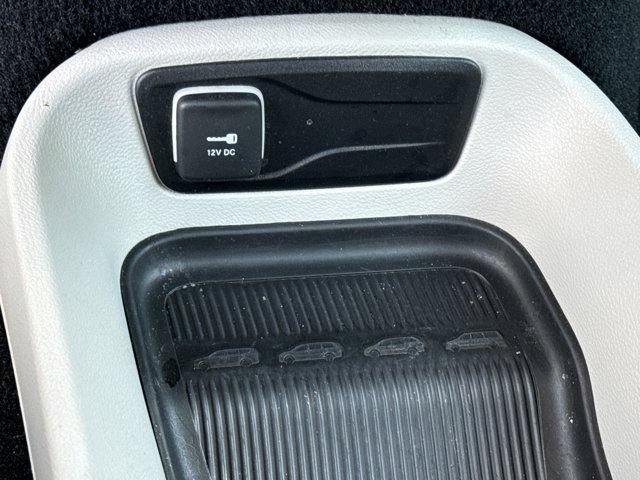 Used 2024 Chrysler Pacifica Limited FWD image 25