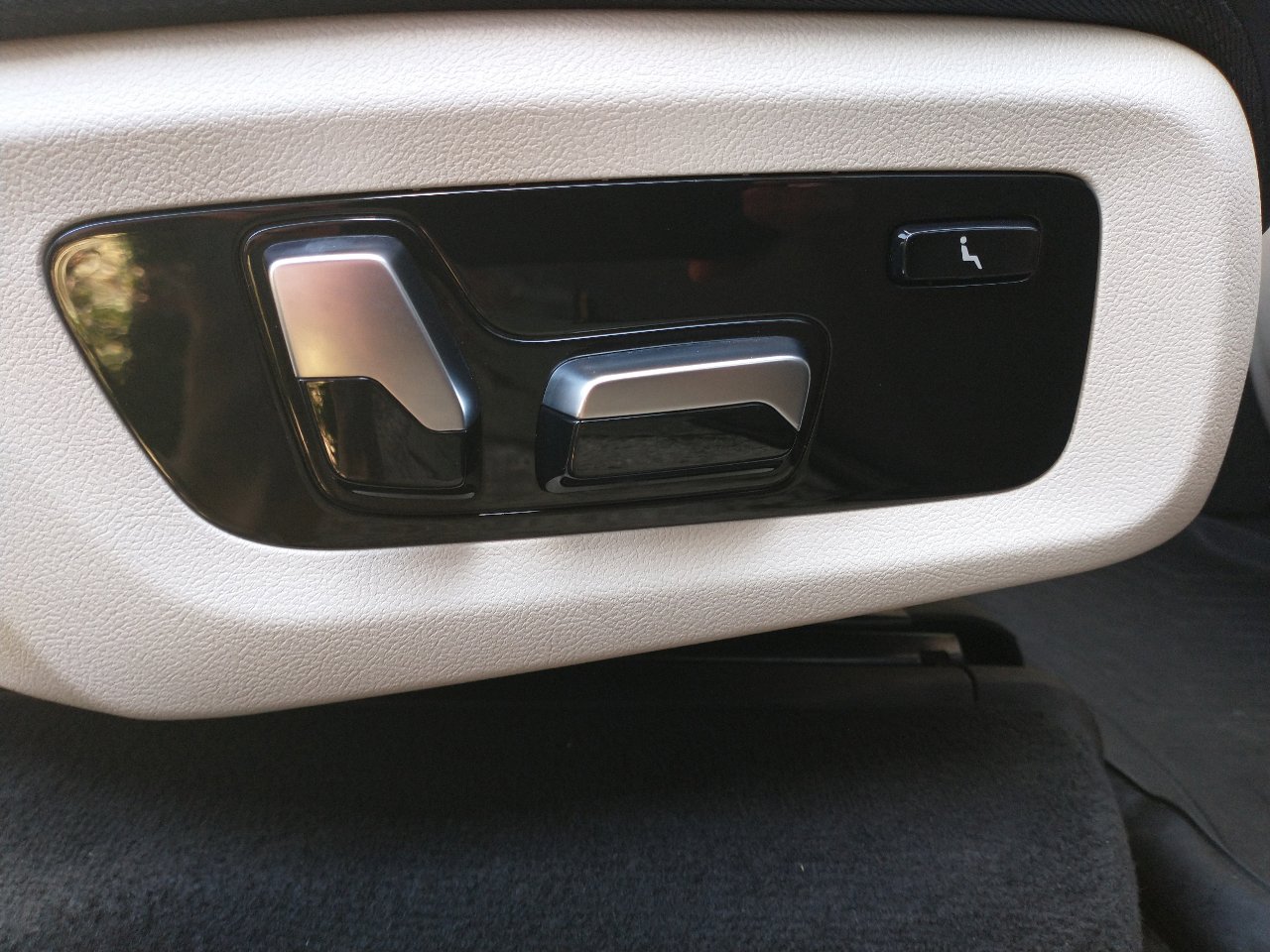 Used 2019 BMW X7 xDrive50i w/ Dynamic Handling Package image 81