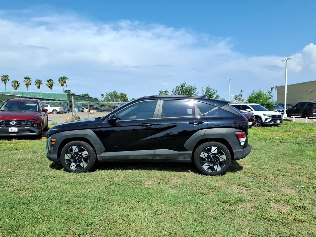 Used 2025 Hyundai Kona SEL FWD image 2