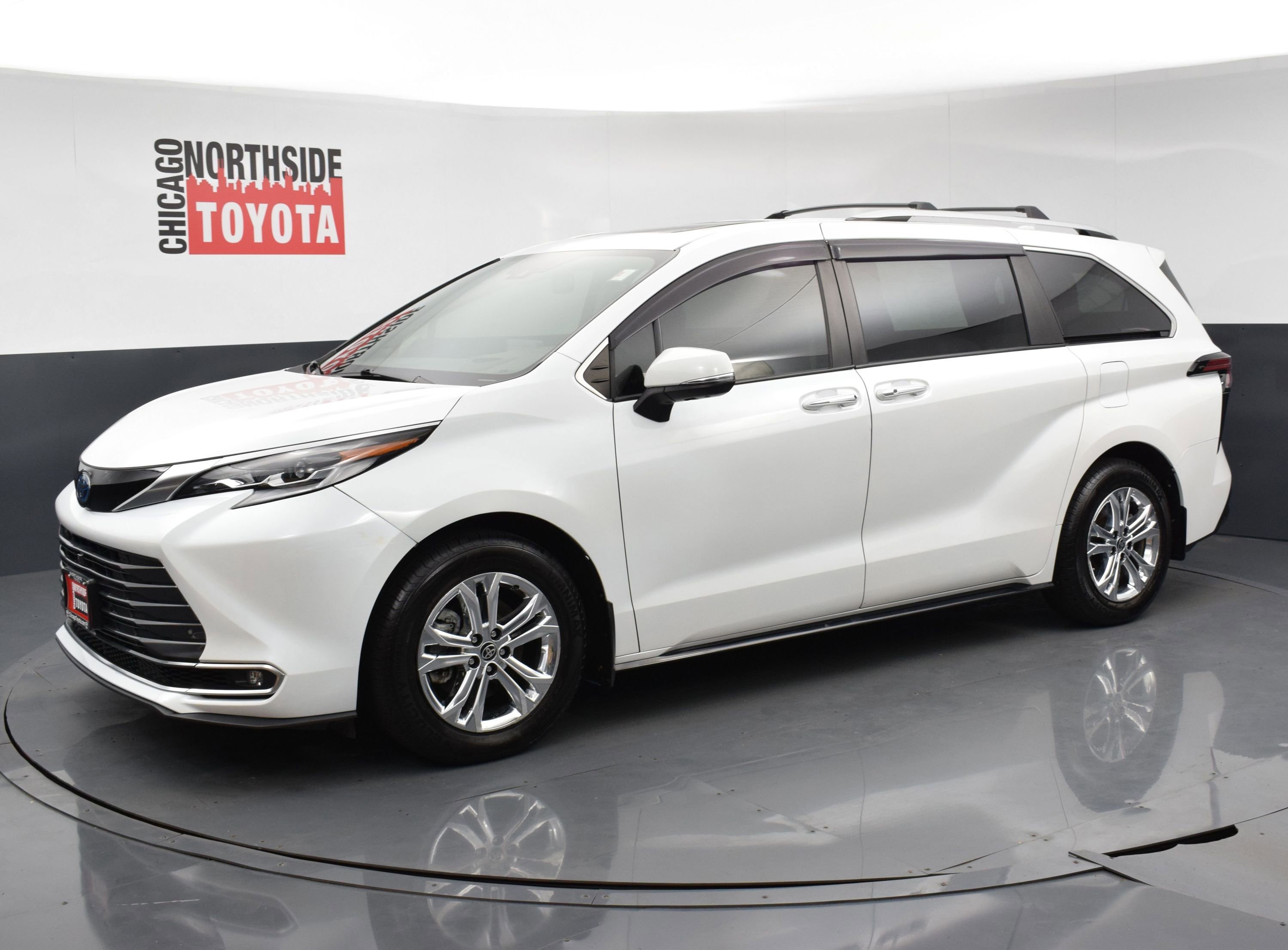 Used 2022 Toyota Sienna Platinum AWD/4WD image 8