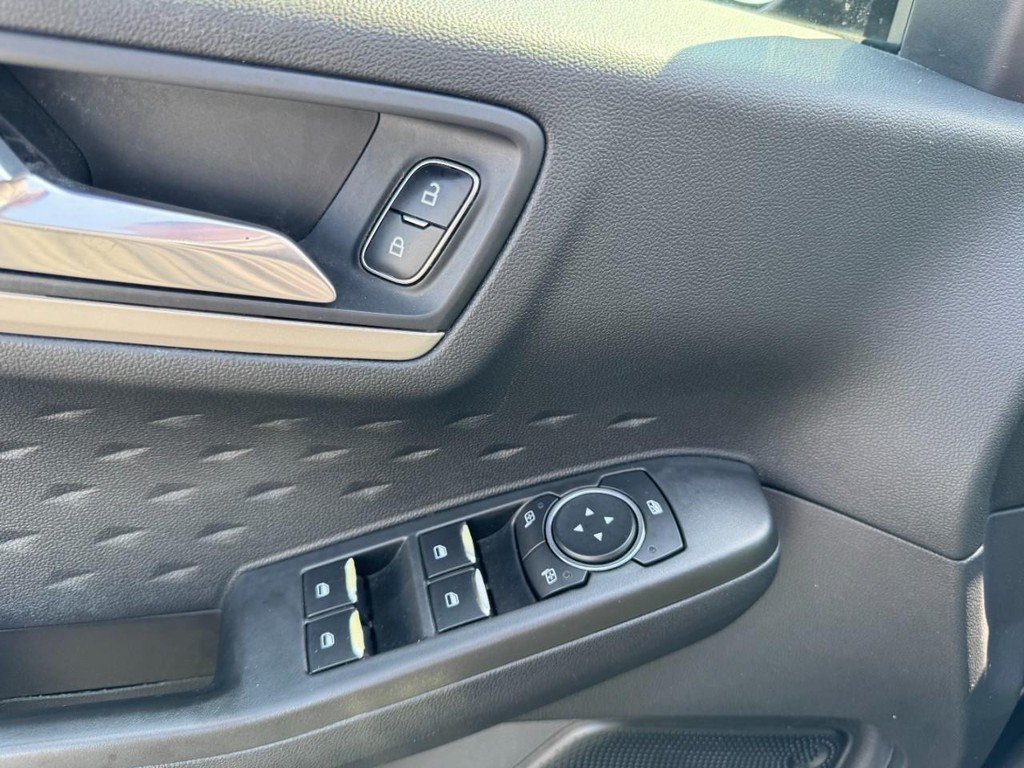 Used 2020 Ford Escape SE FWD image 15