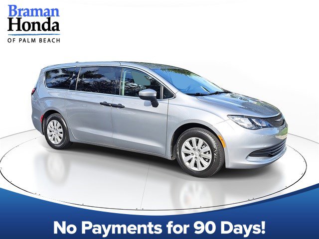 Used 2020 Chrysler Voyager L image 1