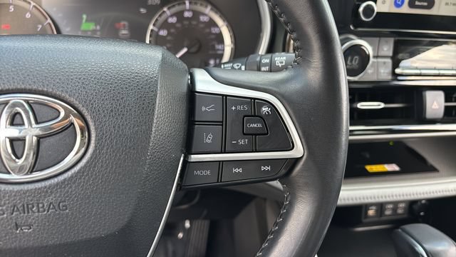 Used 2023 Toyota Highlander XLE FWD image 24
