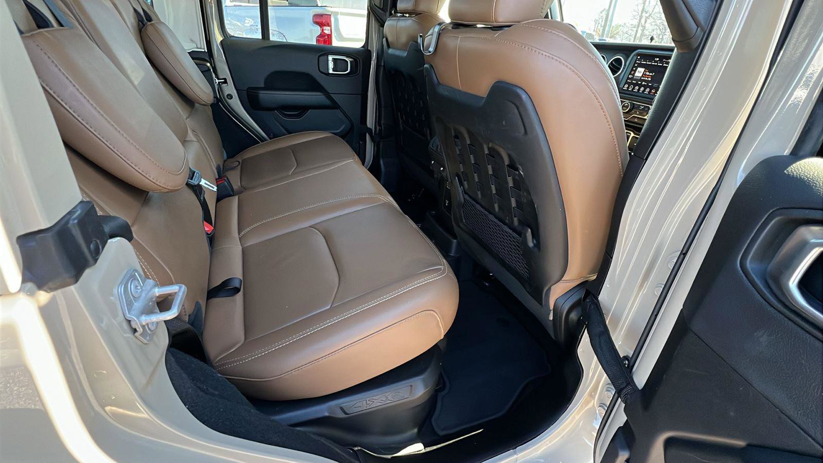 Used 2022 Jeep Wrangler Unlimited Rubicon 4xe w/ Cold Weather Group image 18