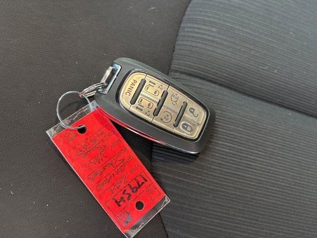 Used 2024 Chrysler Pacifica Touring image 48