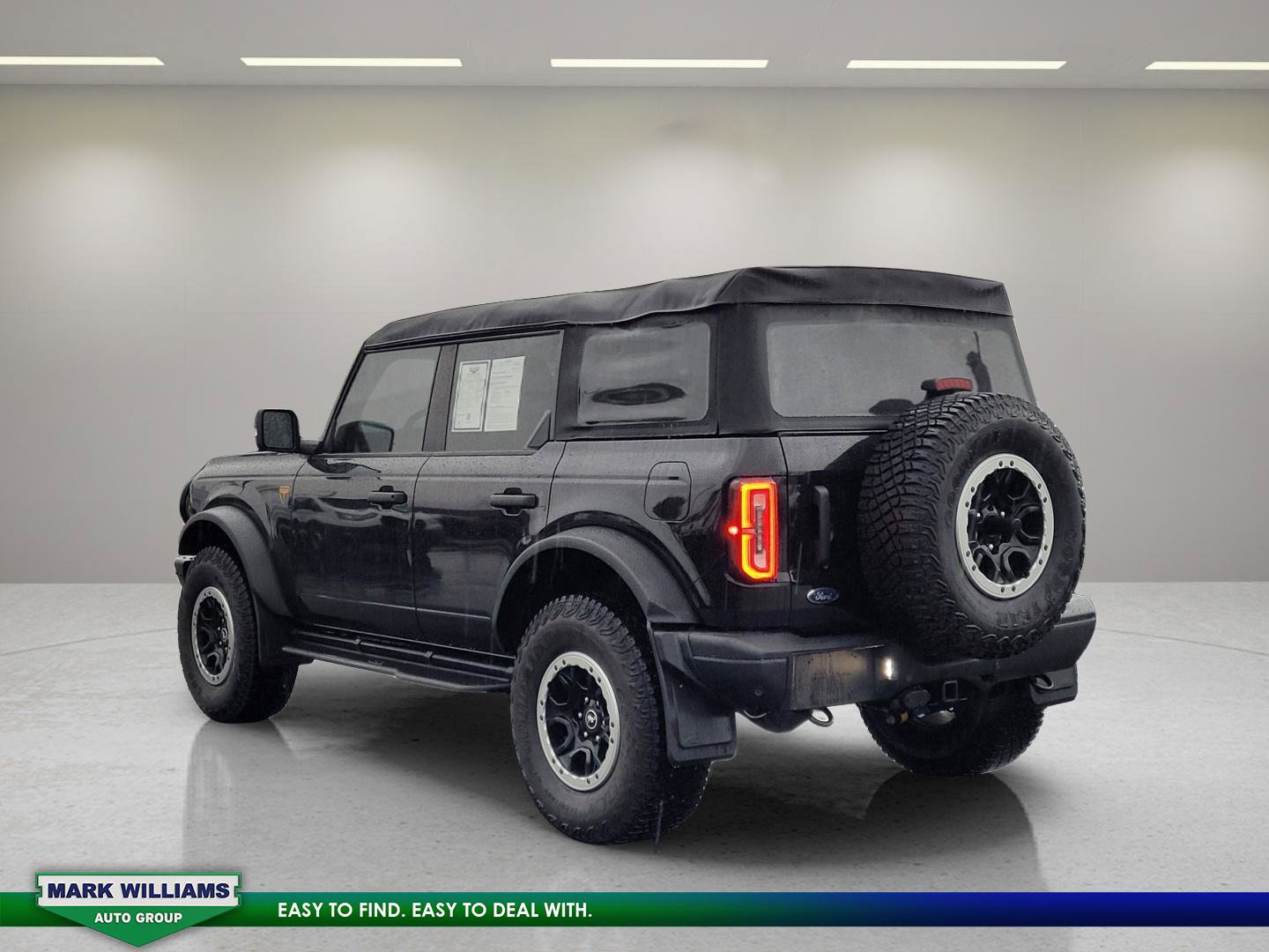 Used 2023 Ford Bronco Badlands image 6