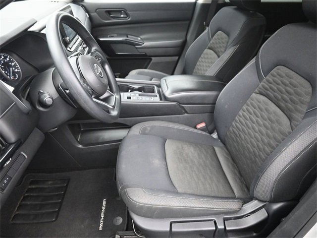Used 2024 Nissan Pathfinder S image 17