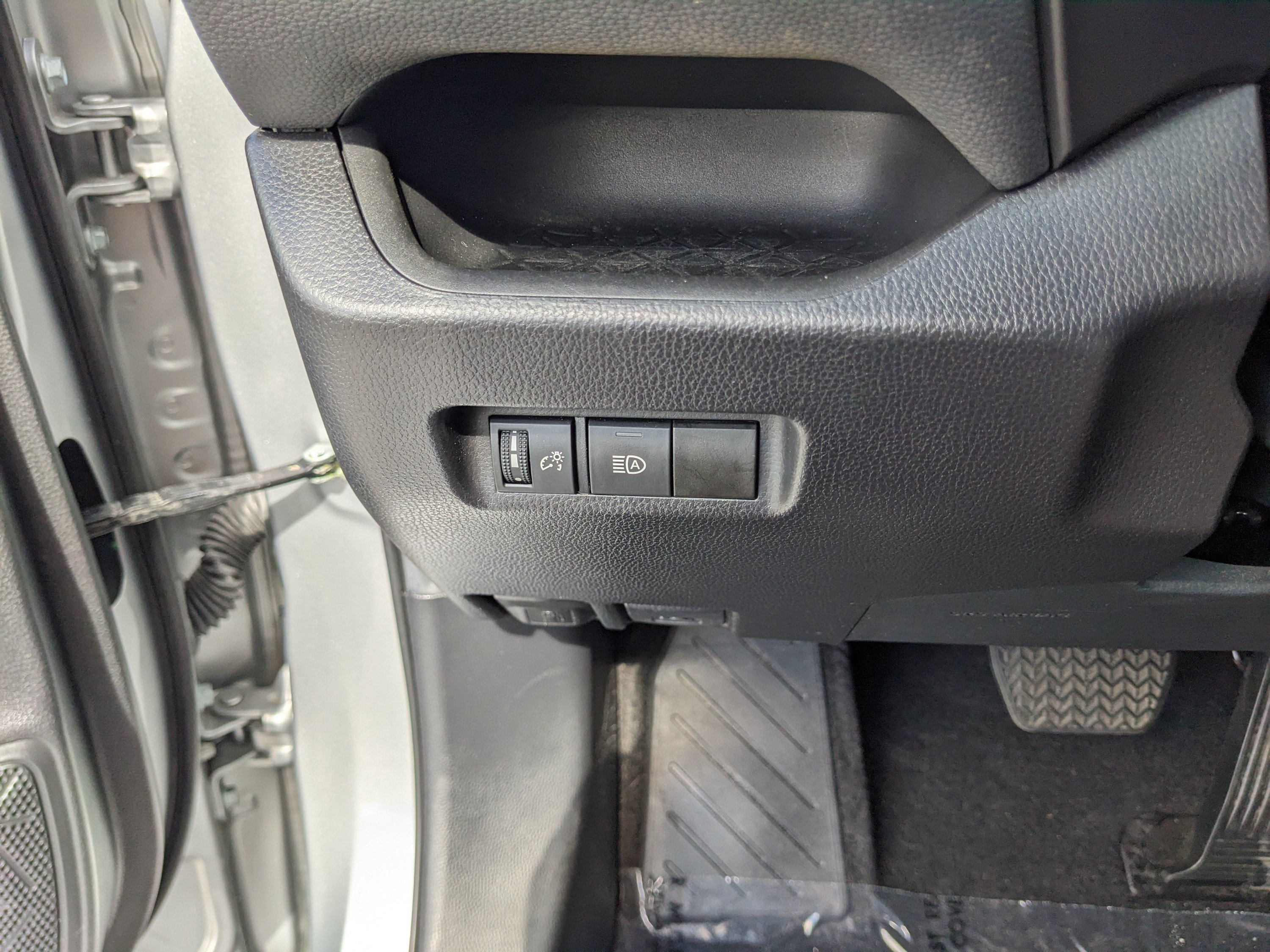Used 2022 Toyota RAV4 XLE FWD image 32