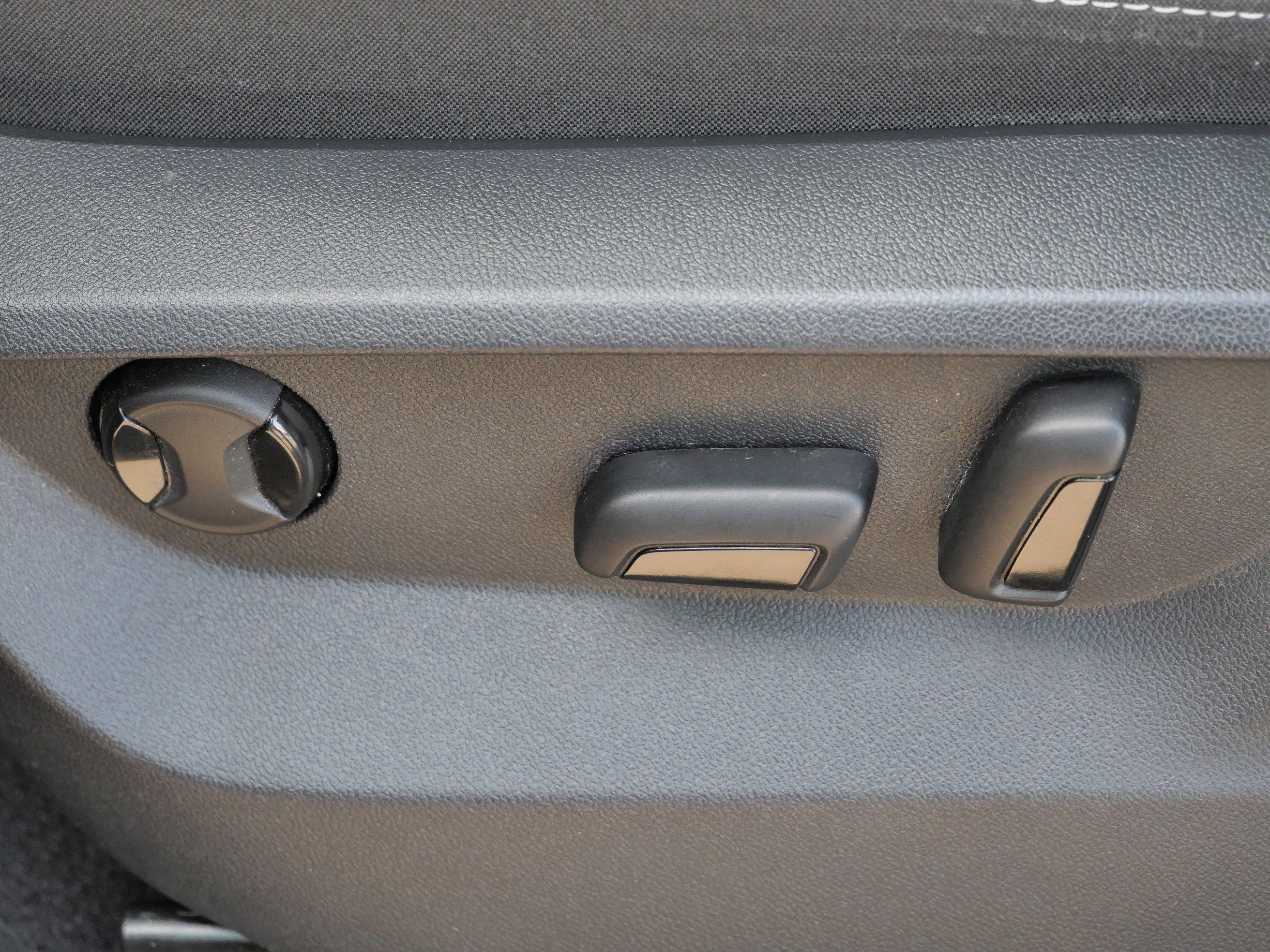 Certified 2023 Volkswagen Atlas Cross Sport SE image 21