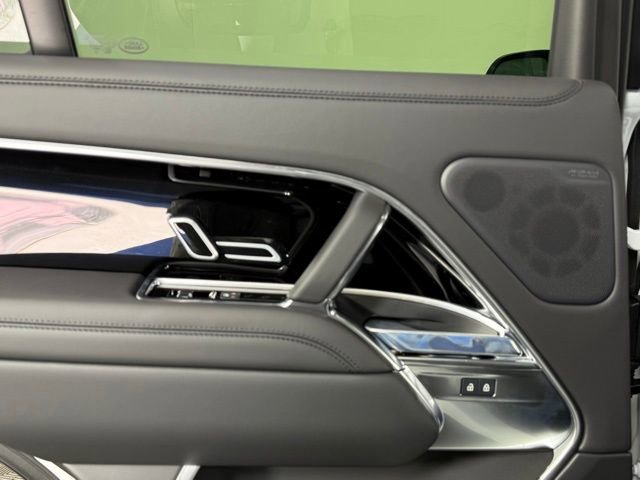 New 2025 Land Rover Range Rover SE image 33
