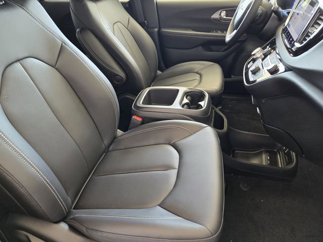 New 2026 Chrysler Voyager LX image 10