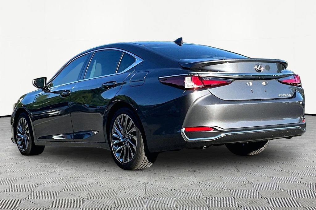 Used 2024 Lexus ES 300h Ultra Luxury w/ Accessory Package (Z2) FWD image 5