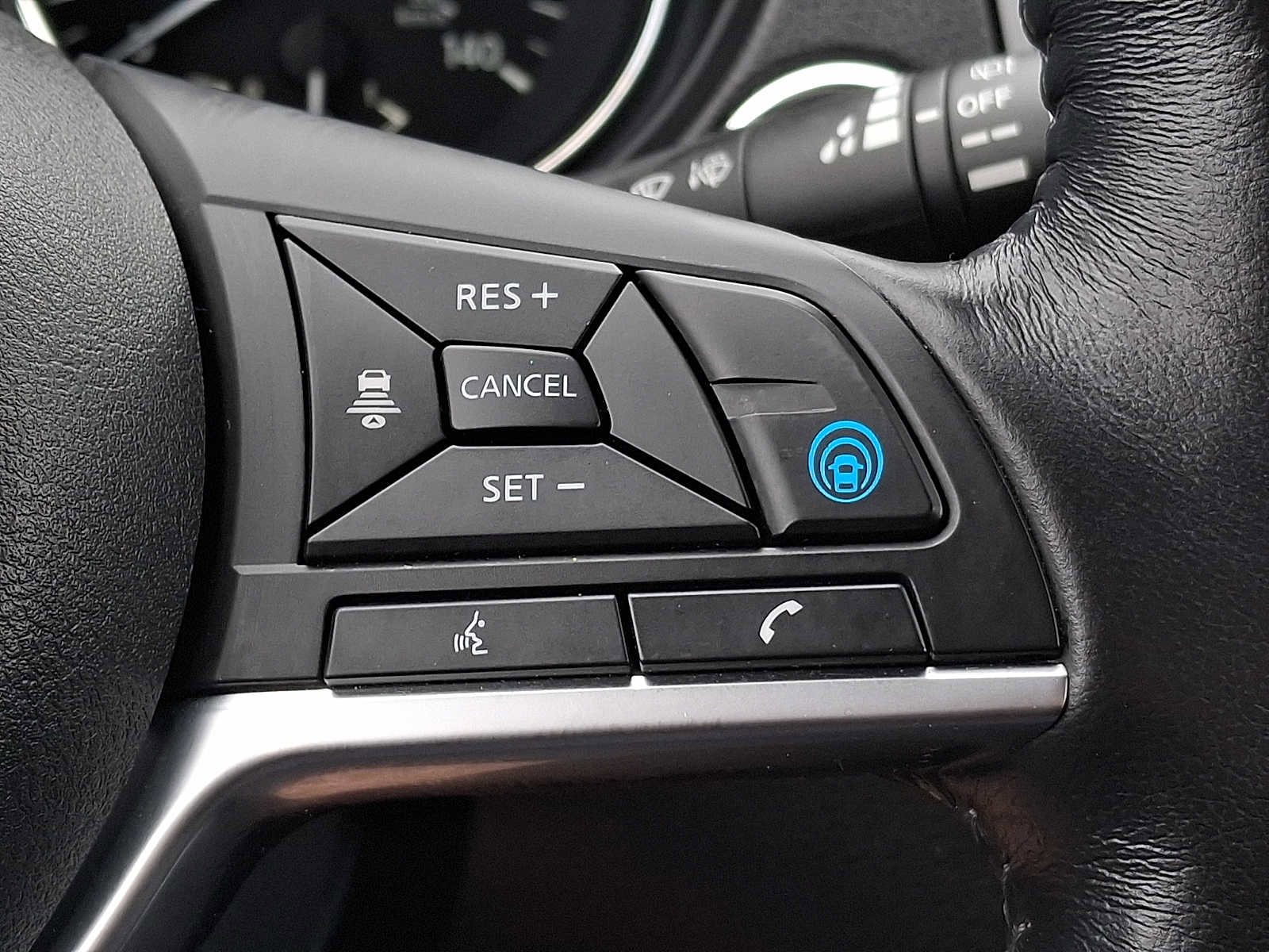 Used 2020 Nissan Rogue SV w/ Premium Package AWD/4WD image 18