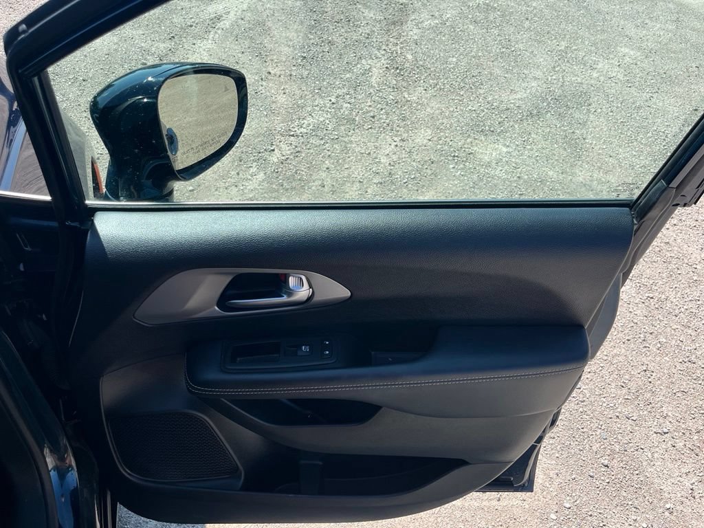 Used 2025 Chrysler Pacifica Select FWD image 40