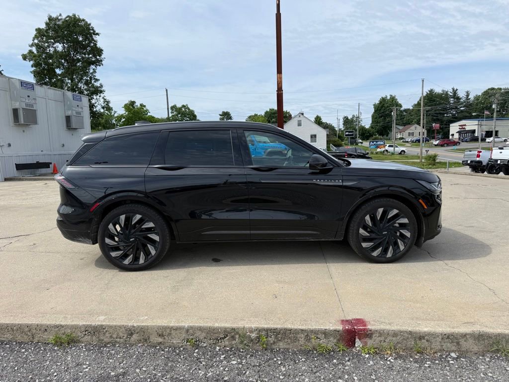 Used 2025 Lincoln Nautilus Reserve AWD/4WD image 5