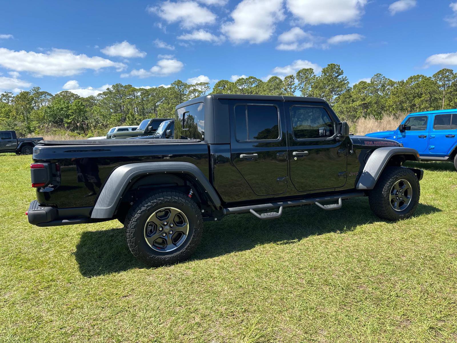 Used 2022 Jeep Gladiator Rubicon w/ LED Lighting Group AWD/4WD image 3