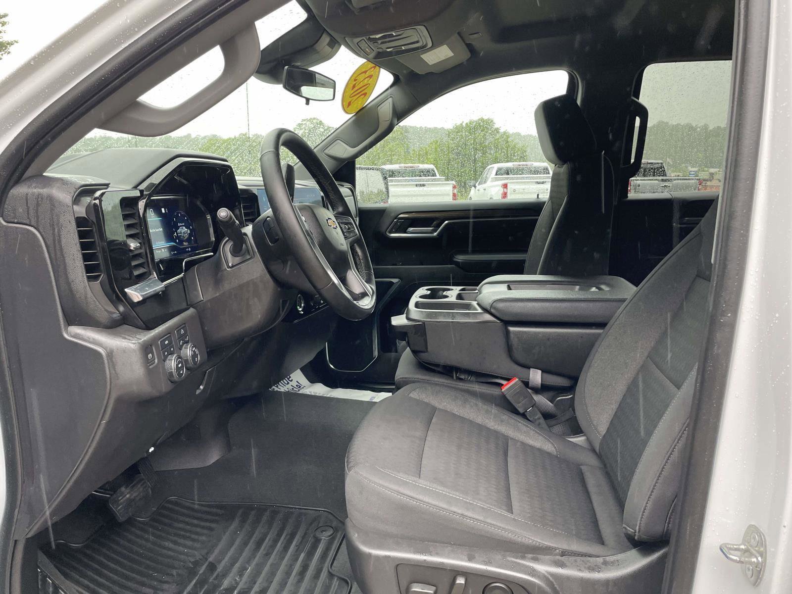 Used 2023 Chevrolet Silverado 1500 LT AWD/4WD image 4