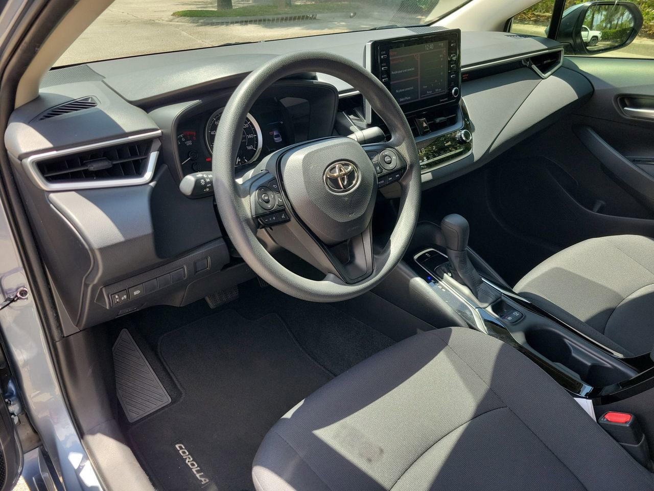 Used 2021 Toyota Corolla LE FWD image 15
