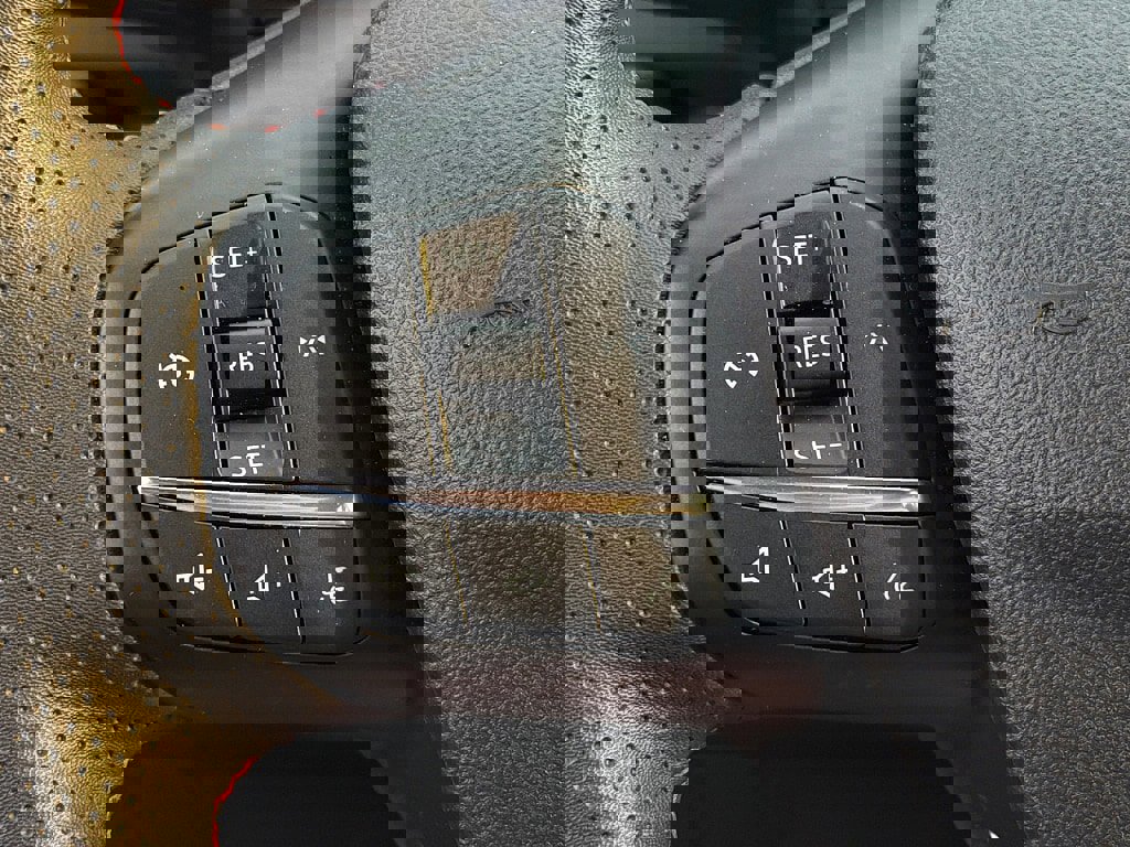 Used 2025 Ford Escape ST-Line FWD image 15