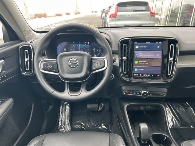 Certified 2025 Volvo XC40 B5 Core image 18