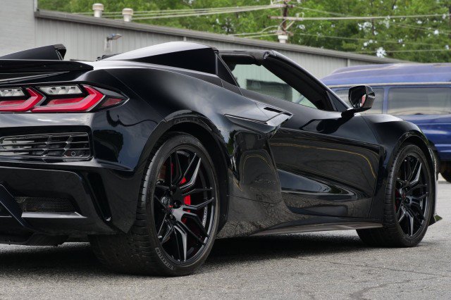 Used 2024 Chevrolet Corvette Z06 w/ Stealth Interior Trim Package RWD image 21