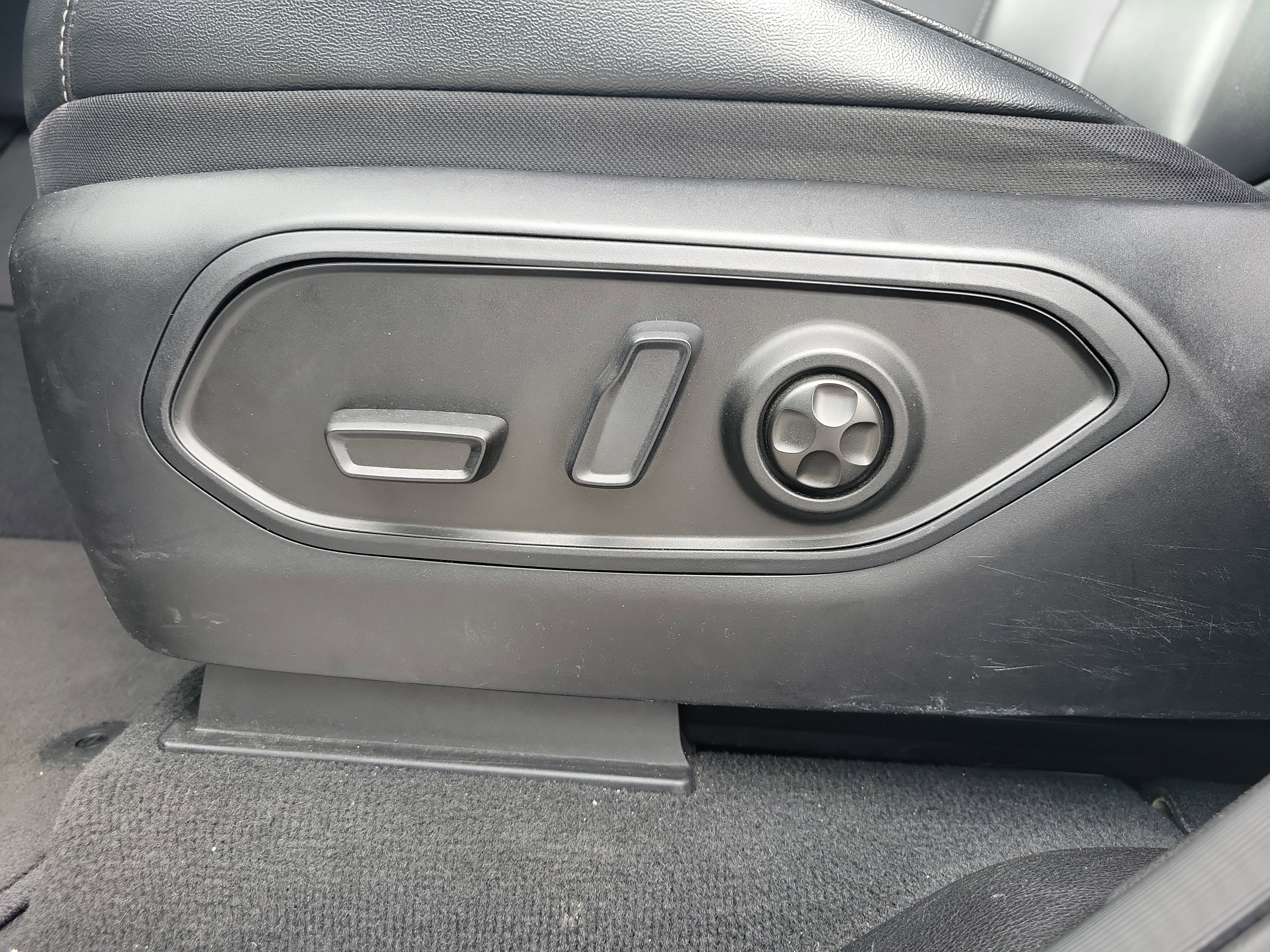 Used 2023 Jeep Grand Cherokee Limited image 16