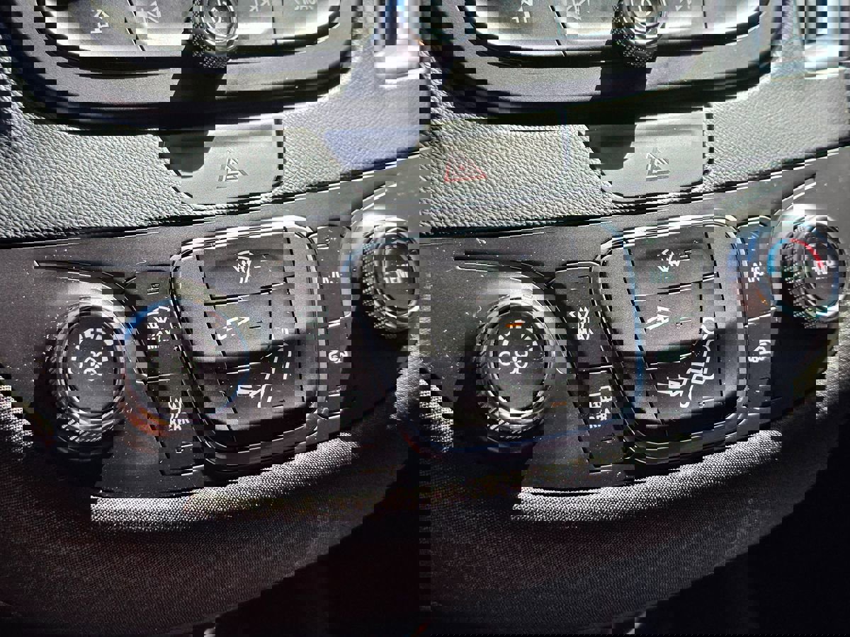 Used 2016 Chevrolet Malibu LT w/ Driver Confidence Package image 35