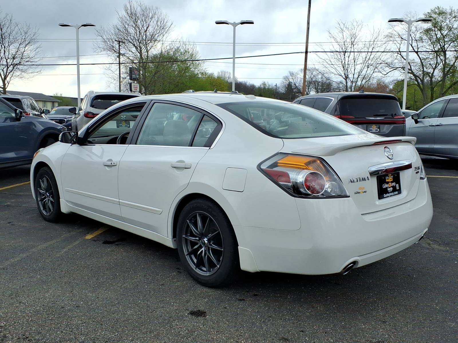 Used 2012 Nissan Altima 3.5 SR w/ Sport Pkg image 9