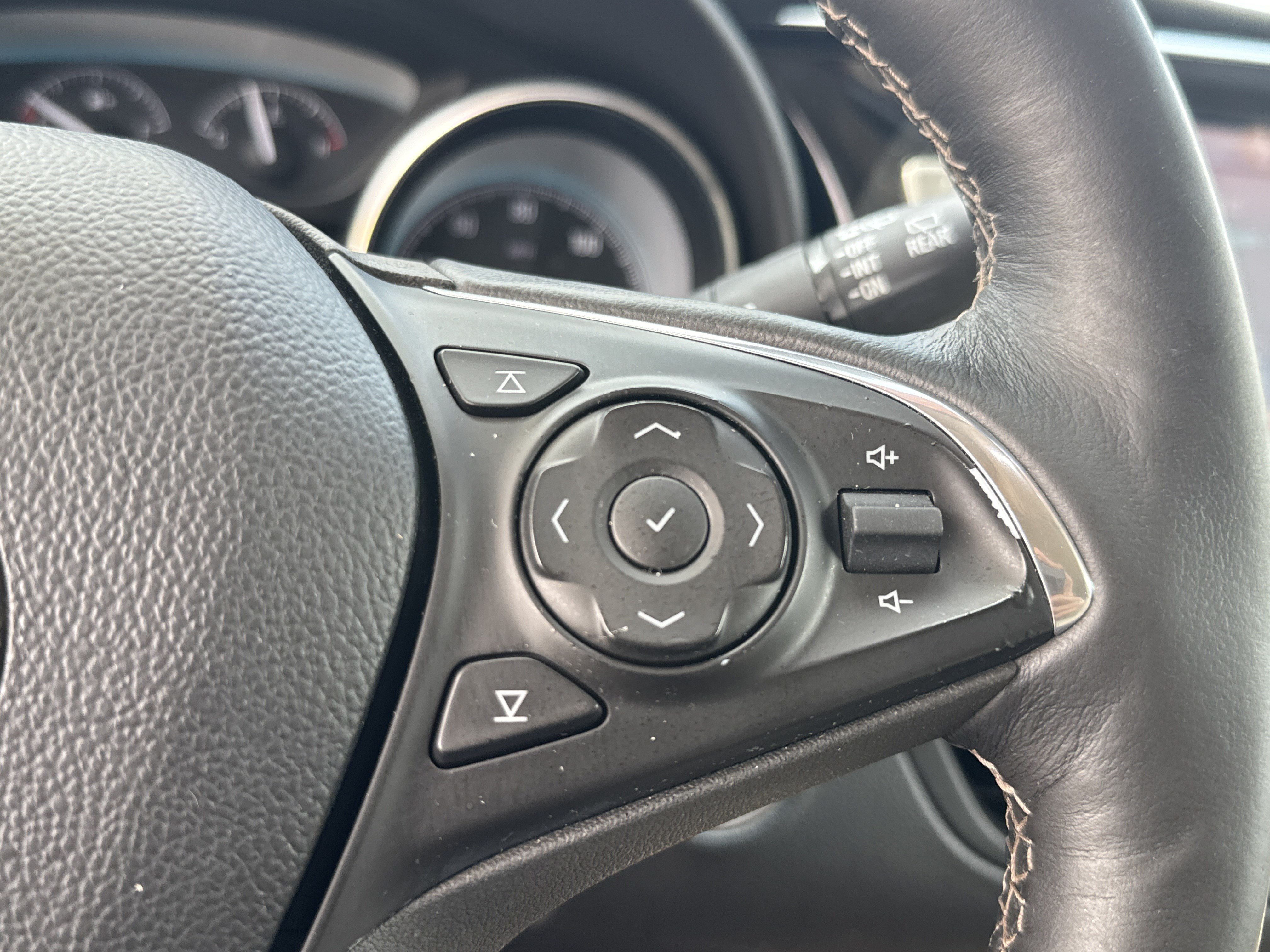 Used 2017 Buick Envision Essence FWD image 20