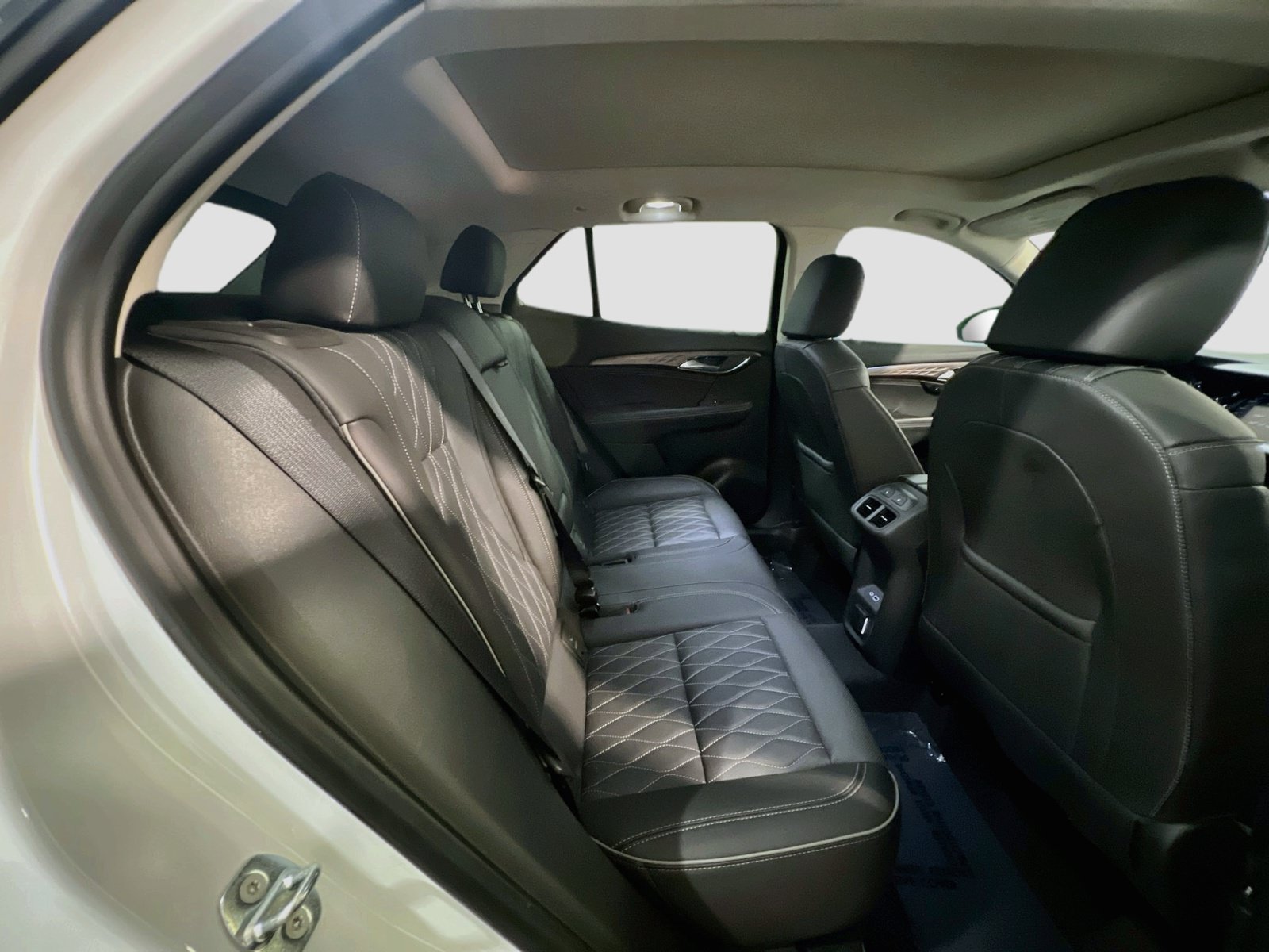 Used 2023 Buick Envision Avenir AWD/4WD image 22