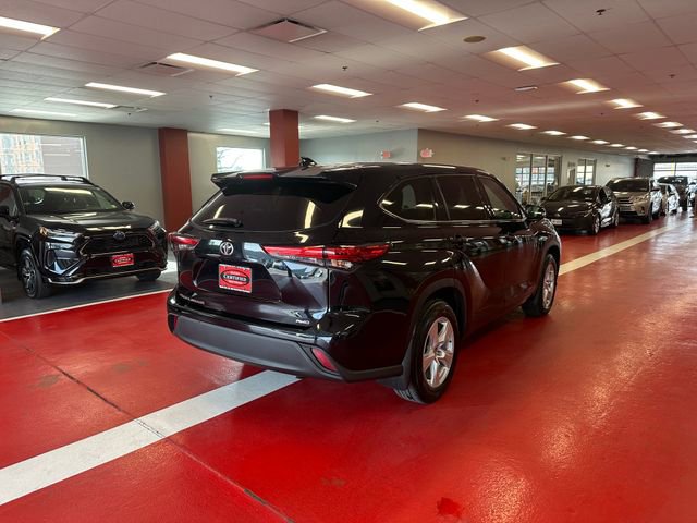 Certified 2021 Toyota Highlander L image 4