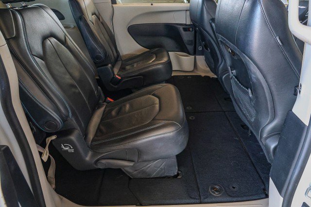 Used 2021 Chrysler Pacifica Touring-L FWD image 35
