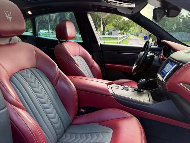 Used 2018 Maserati Levante GranLusso image 18