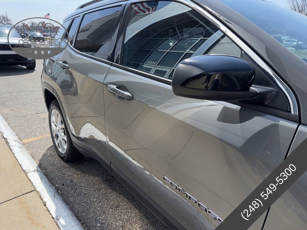 Used 2023 Jeep Compass Latitude image 4