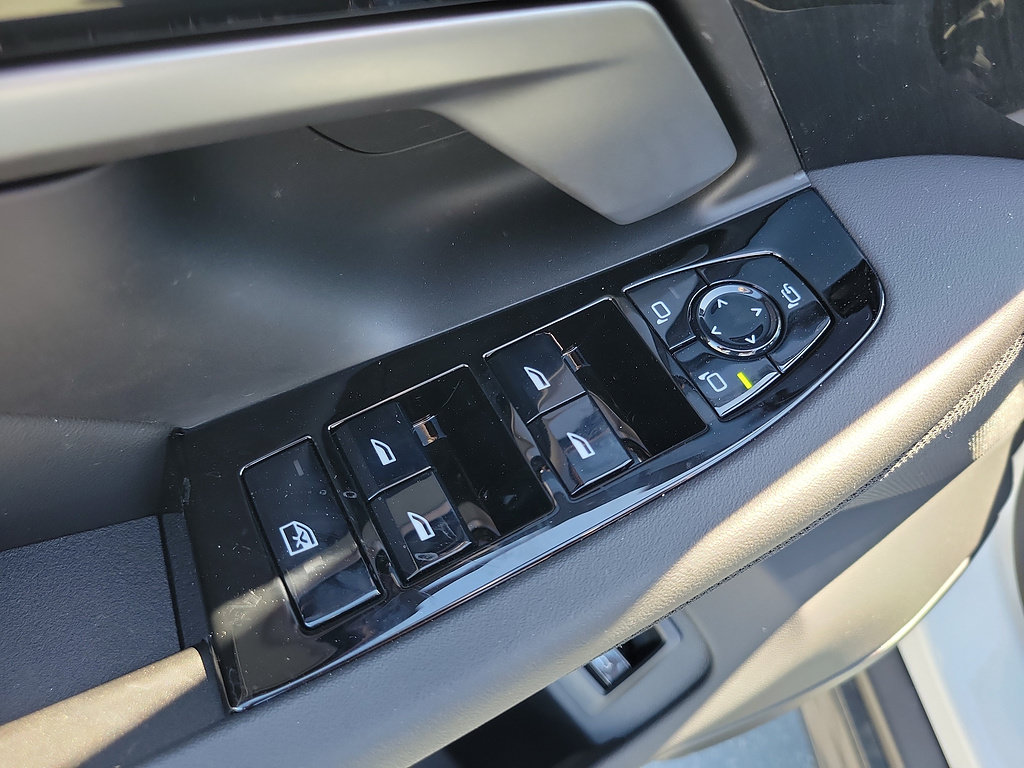 New 2026 BMW i5 eDrive40 w/ Convenience Package RWD image 23